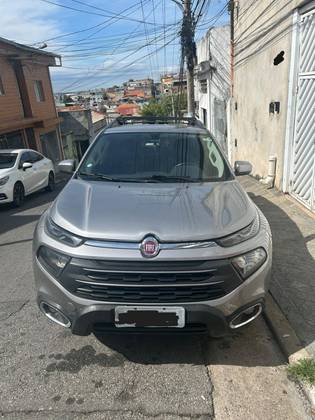 FIAT TORO 1.8 16V EVO FLEX FREEDOM AT6 FIAT TORO 1.8 16V EVO FLEX FREEDOM AT6